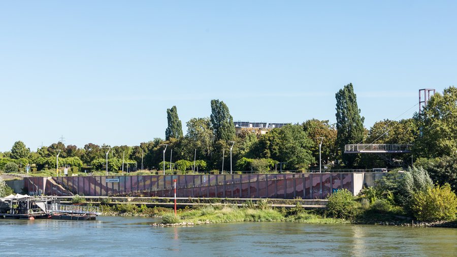 File:Schiffsanleger Leverkusen-41230.jpg