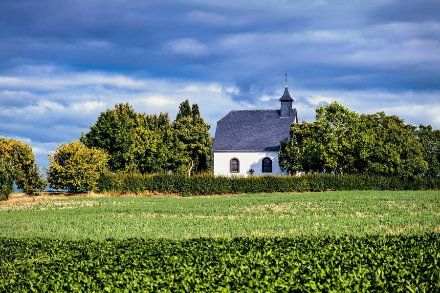 File:Mertloch, Heiligkreuz-Kapelle.jpg
