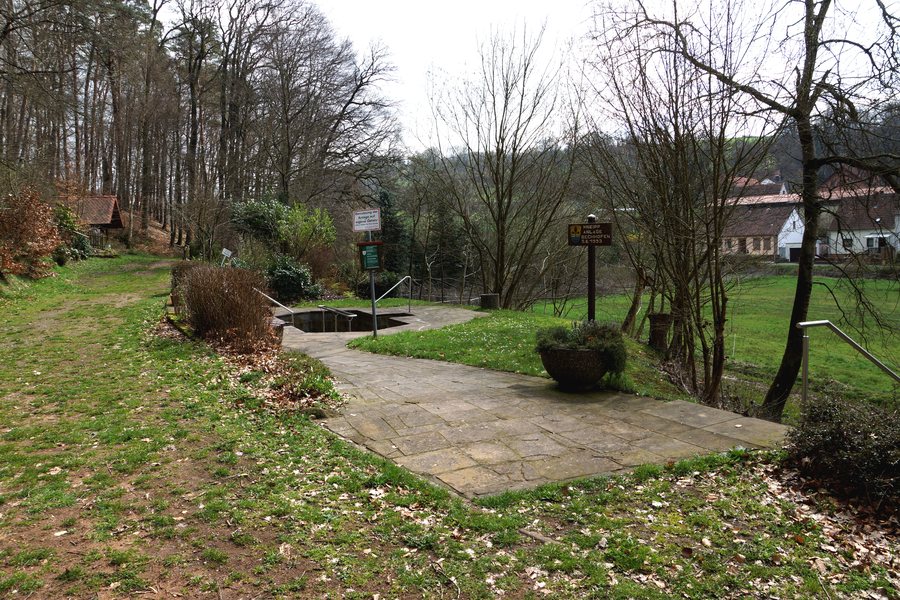 File:Kneipp-Anlage Bechhofen Apr2016.jpg