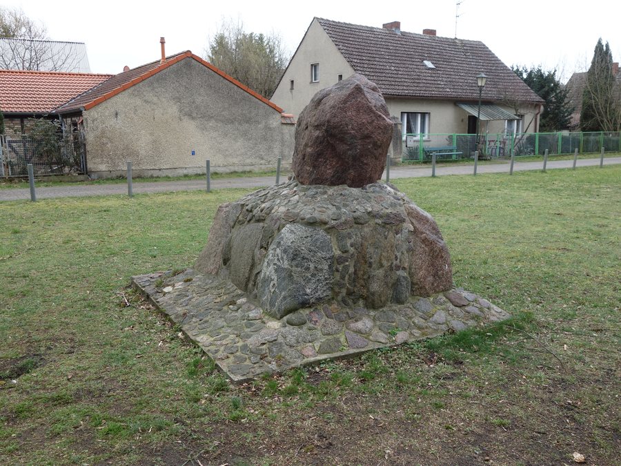 File:Gefallenendenkmal Kolberg (Heidesee) 2019 NW.jpg