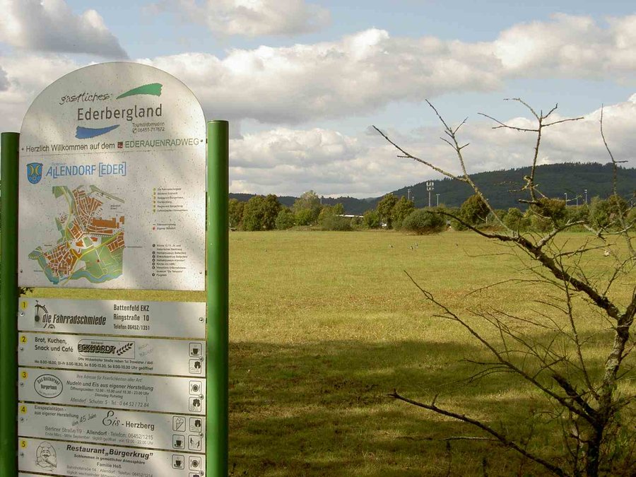 File:Ederauenradweg-Allendorf.jpg