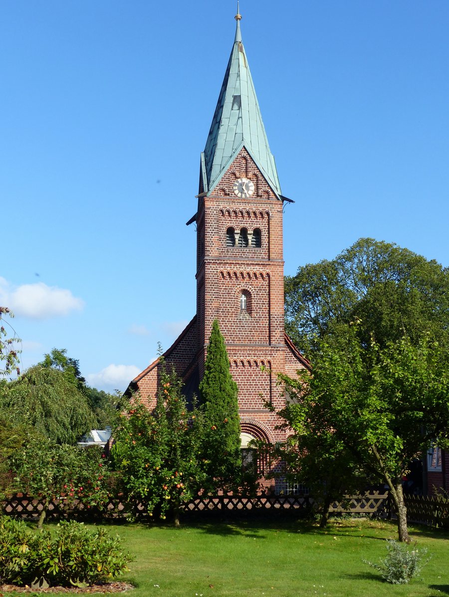 File:Sudwalde KIrche von W.jpg