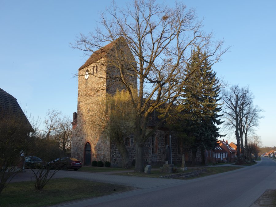File:Dorfkirche Gumtow 2017 SW.jpg