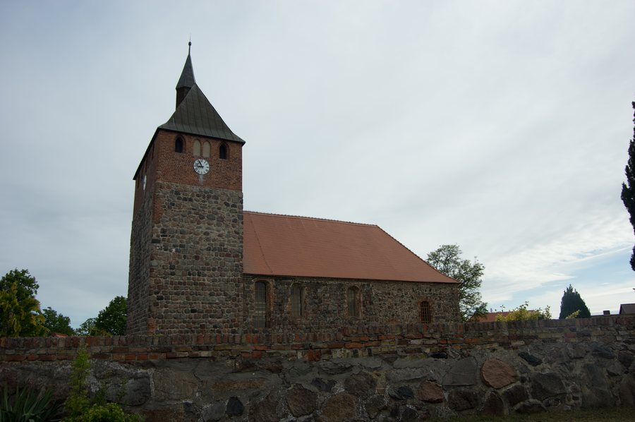 File:Dorfkirche Linthe 2019.jpg