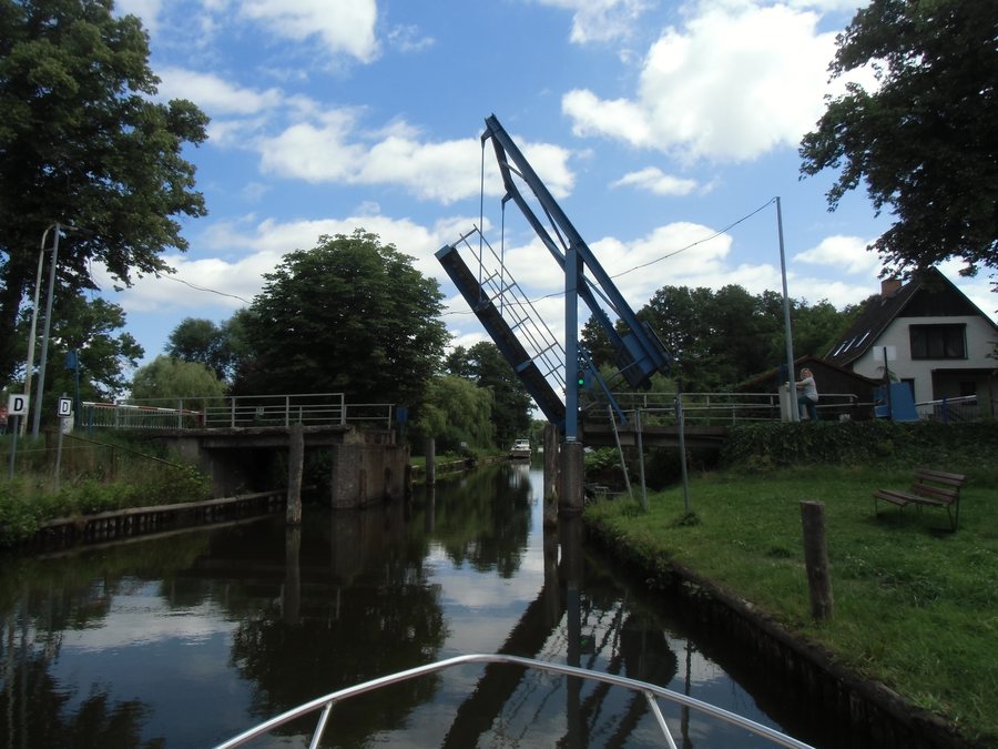 File:Zugbrücke Groß Köris, offen.jpg