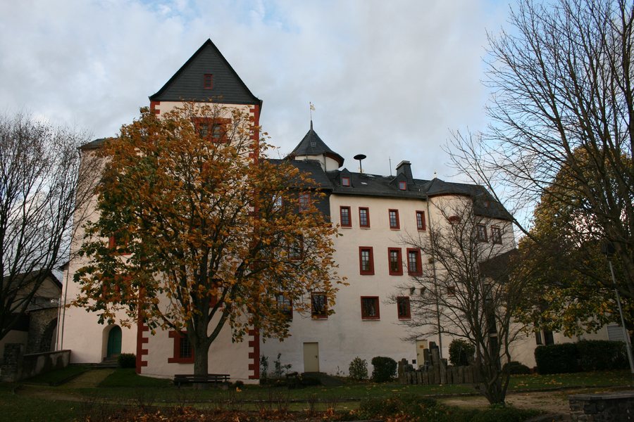 File:Schloss Mengerskirchen.jpg