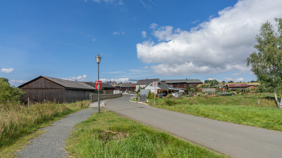 File:Ortsrand von Trogen 20210825 HOF04682cens.png