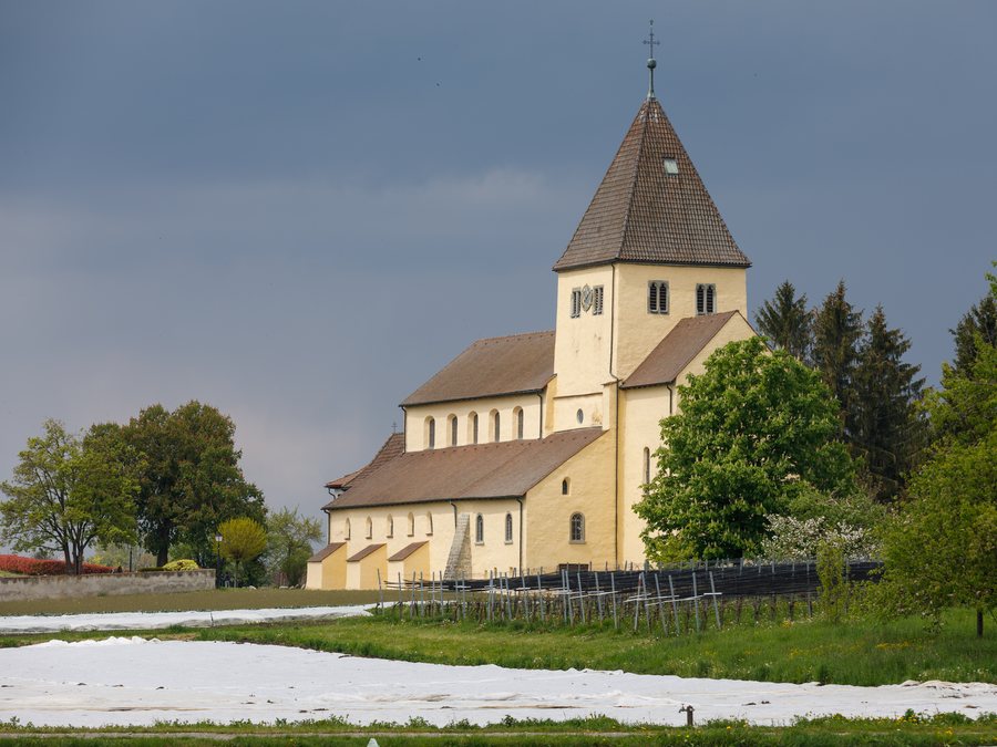 File:Kirche St. Georg, Insel Reichenau.jpg