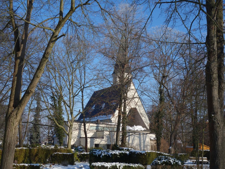 File:Martin-Luther-Kirche Zeuthen 2021 W.jpg