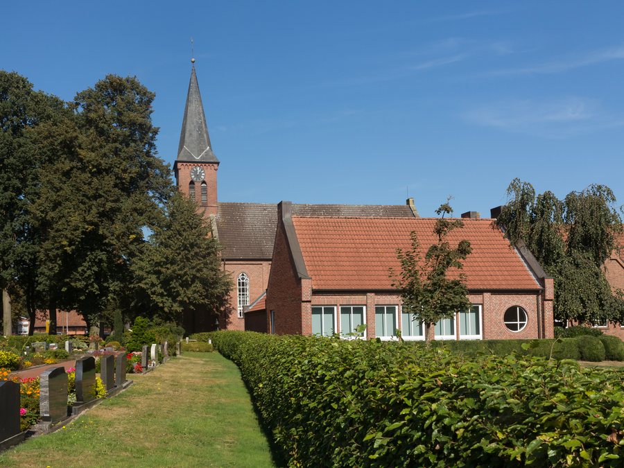 File:Georgsdorf, die evangelisch- reformierte Kirche foto4 2016-09-25 13.00.jpg