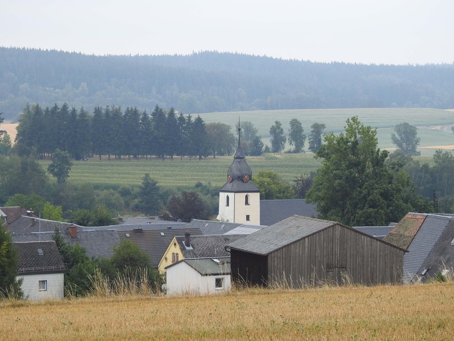 File:Röslau, WUN - Zwölfgipfelblick - Röslau v N 01.jpg