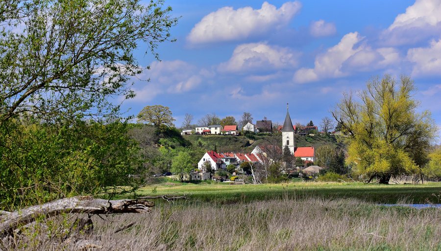 File:Lebus Altstadt mit Kirche (1).jpg