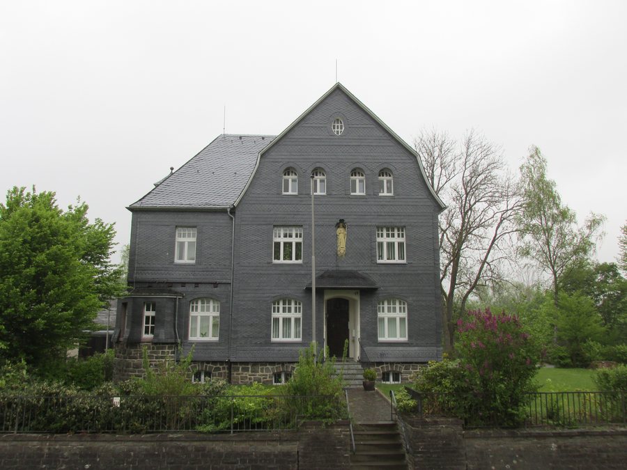 File:Pfarrhaus Wenden Hauptstraße 97.jpg