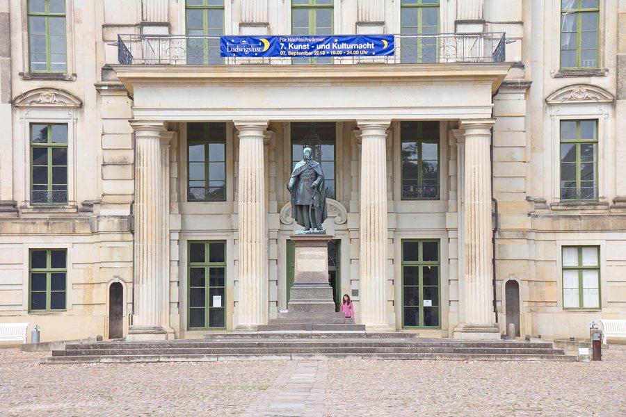 File:Baudenkmal Schloss Ludwigslust in Ludwigslust IMG 8694.jpg