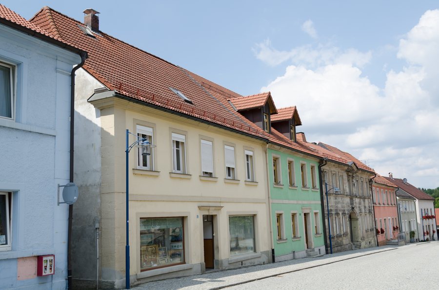 File:Marktschorgast, Ensemble Marktplatz, Südseite-001.jpg