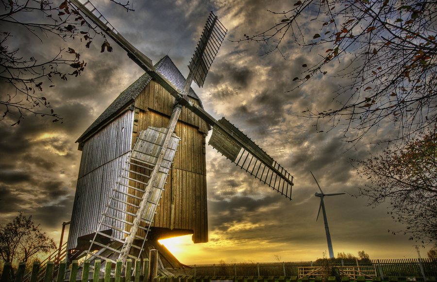 File:Bockwindmühle Lumpzig bei Sonnenaufgang.jpg