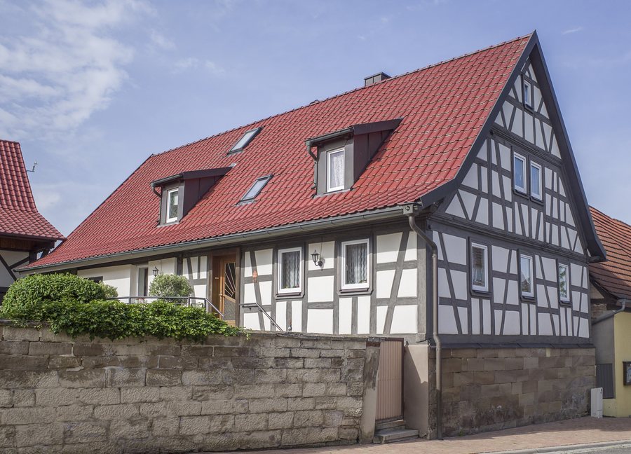 File:D-6-73-172-3 Bauernhaus, Hauptstraße 38 (Sulzdorf a.d.Lederhecke).jpg