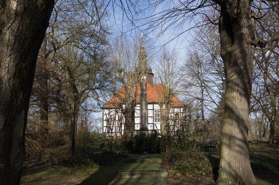 File:Dorfkirche Krausnick 01.jpg