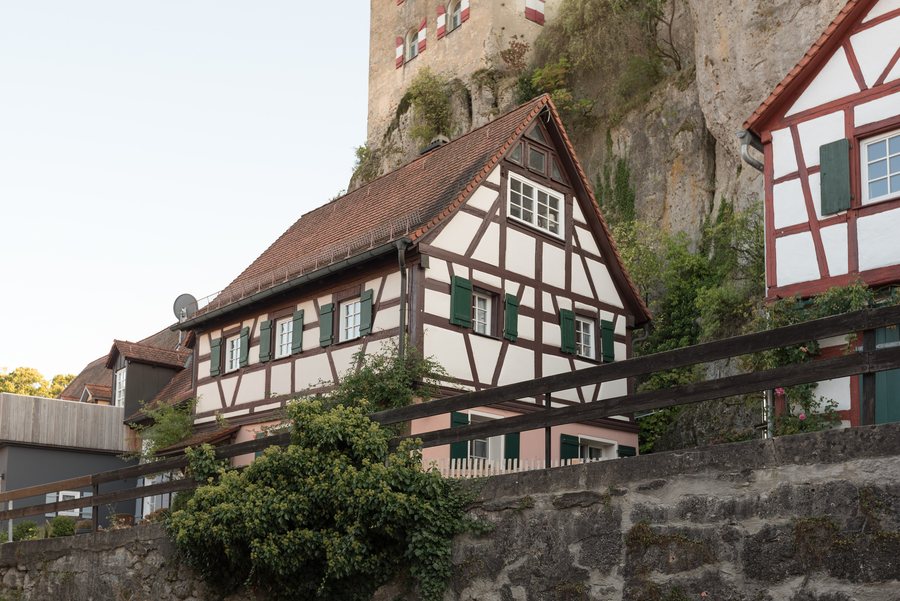 File:Am Schloßhof 3, Hauptgebäude Hiltpoltstein 20190920 001.jpg