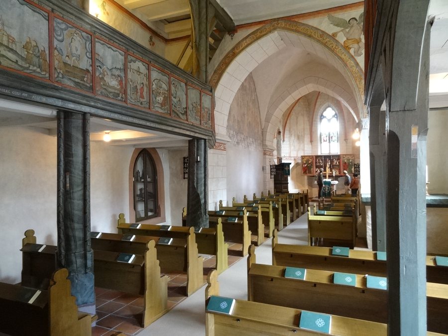 File:Evangelische Kirche (Heuchelheim, Hessen) 01.JPG