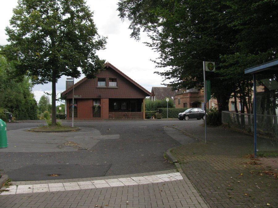 File:Bushaltestelle Bahnhof, 1, Mönchehof, Espenau, Landkreis Kassel.jpg