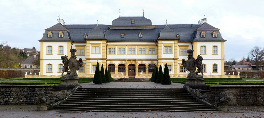 File:Schloss Veitshöchheim, 8.jpg
