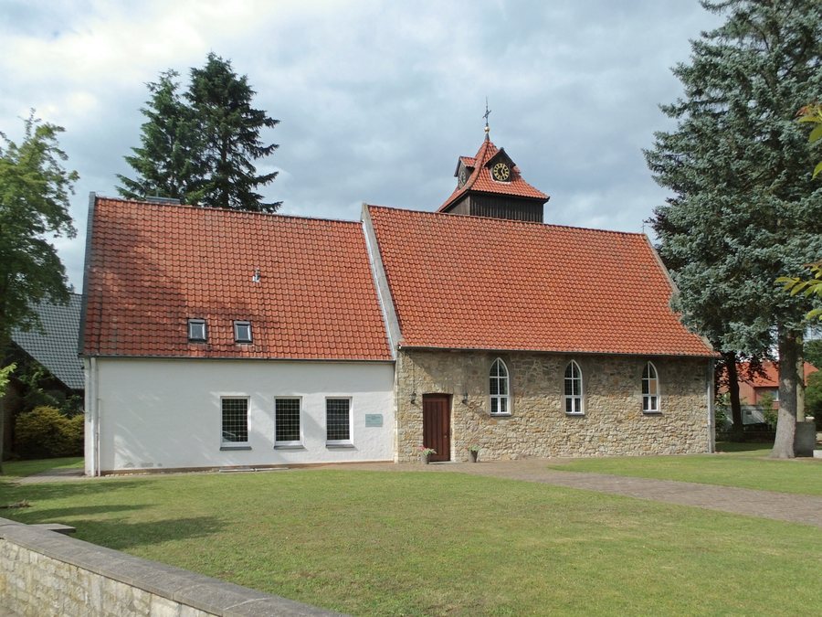 File:Hillerse Kirche.JPG