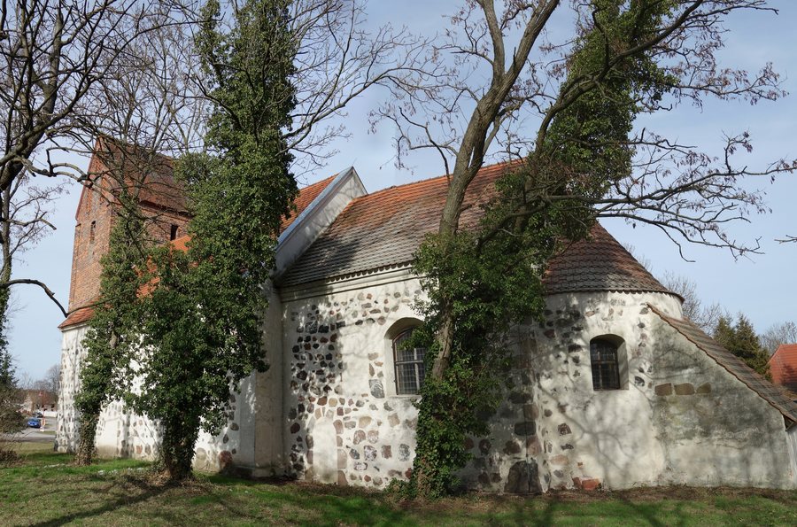 File:Dorfkirche Buckow (Milower Land) 2017 SE.jpg