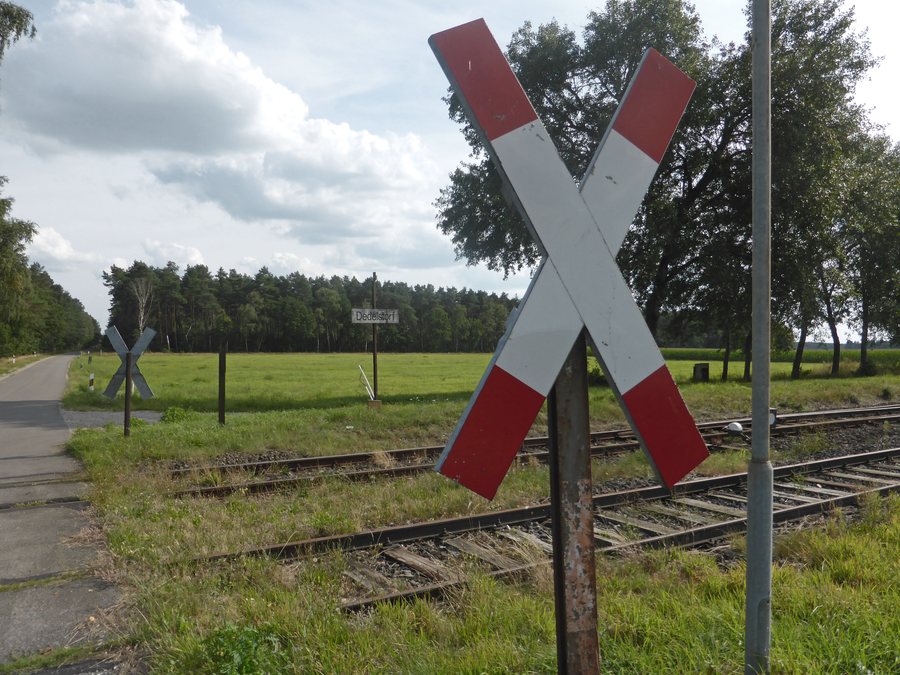 File:Dedelstorf Bahnhof.jpg