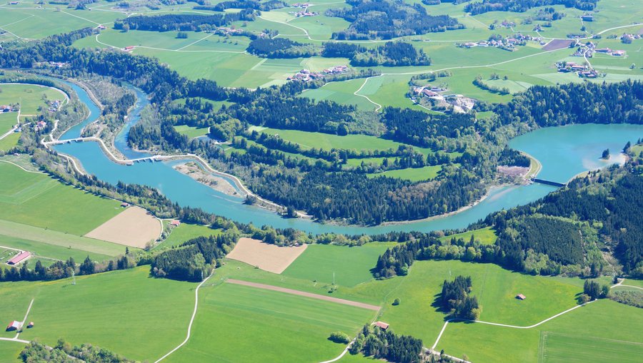 File:Aerial image of the reservoir of Lechstaustufe 8a Kinsau (view from the west).jpg