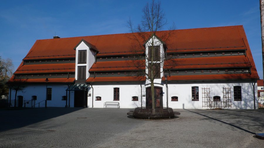 File:Historische Schranne Illertissen.jpg