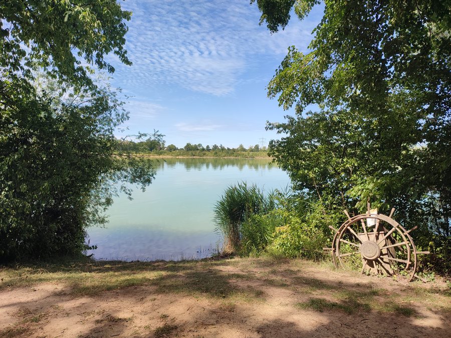 File:Baggersee Schutterwald Steuerrad.jpg