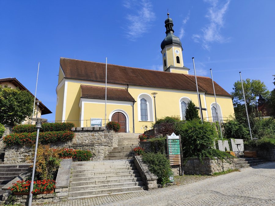 File:Sankt Elisabeth (Blaibach), pohled z ulice.jpg