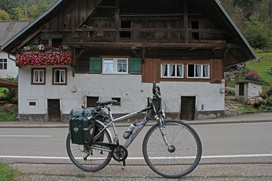 File:Hornberg-Kenzengut-02-Hof-Fahrrad-2014-gje.jpg