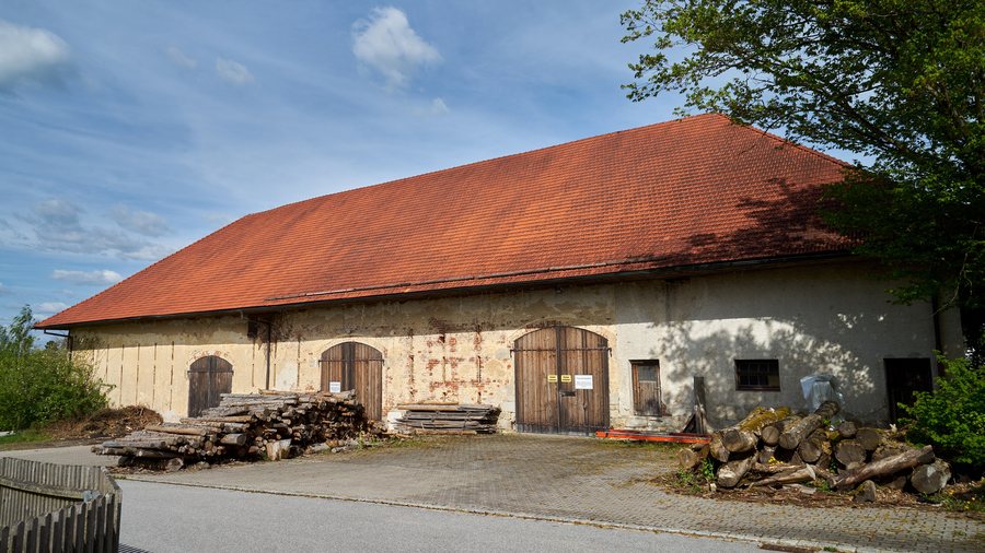 Former princely-bishop’s estate and brewery, barn in Straßkirchen