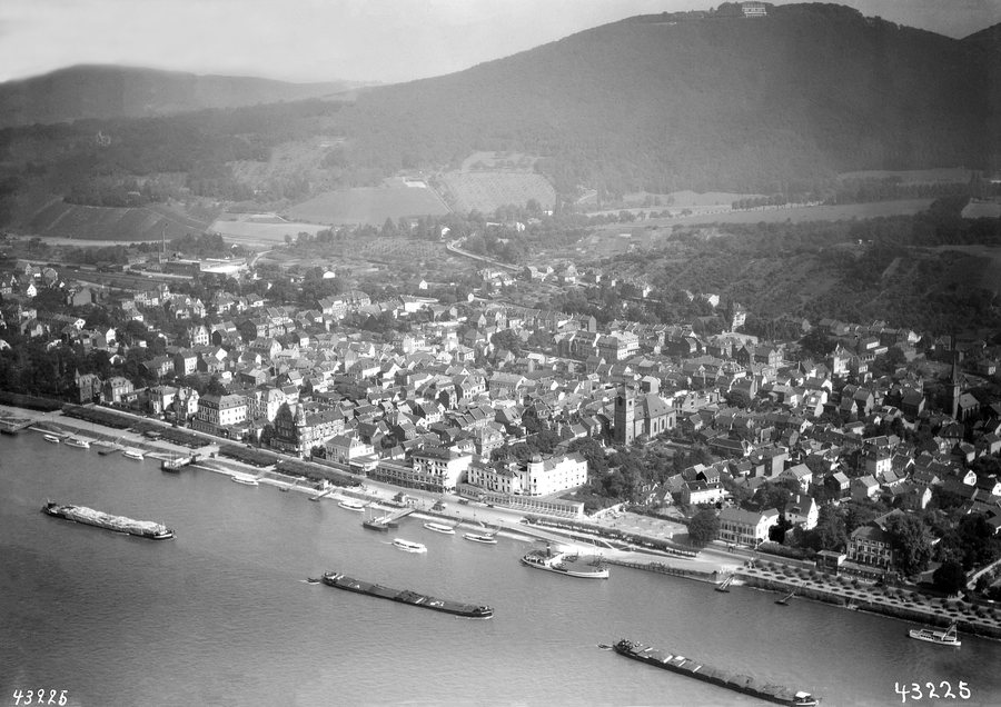 File:Königswinter Petersberg Luftbild 1936.jpg