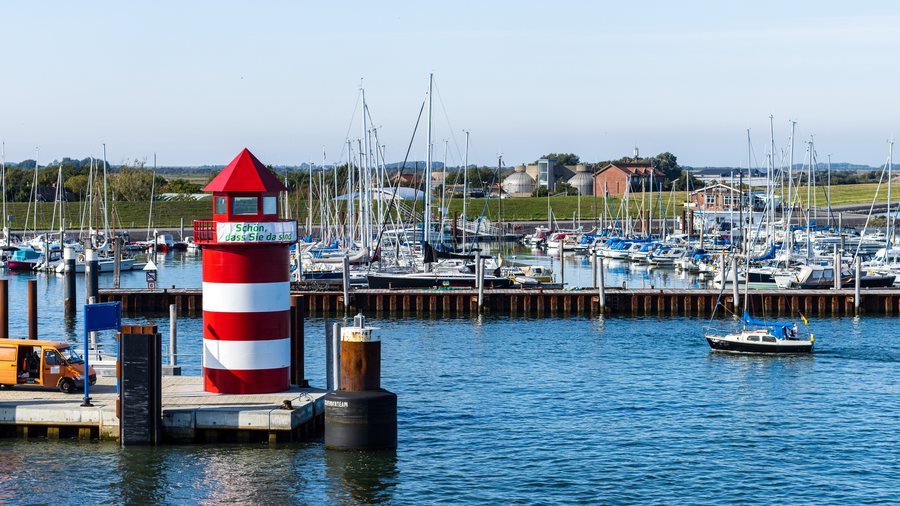 File:Wyk auf Föhr, Sportboothafen.jpg