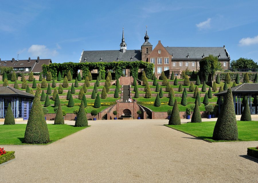 File:Kamp-Lintfort, Kloster Kamp, 2011-08 CN-01.jpg