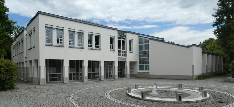 File:Zorneding, Rathaus v NW, 1.jpeg