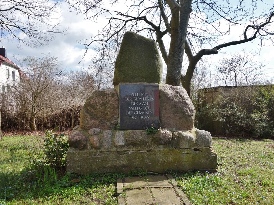 Gefallenendenkmal Dechtow 2019 W