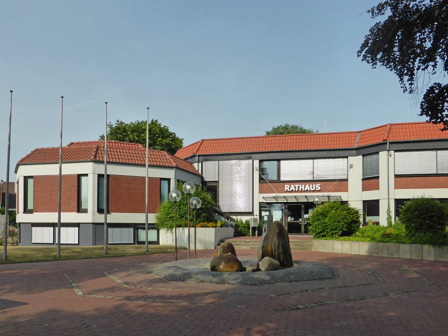 File:Velpke Rathaus.jpg