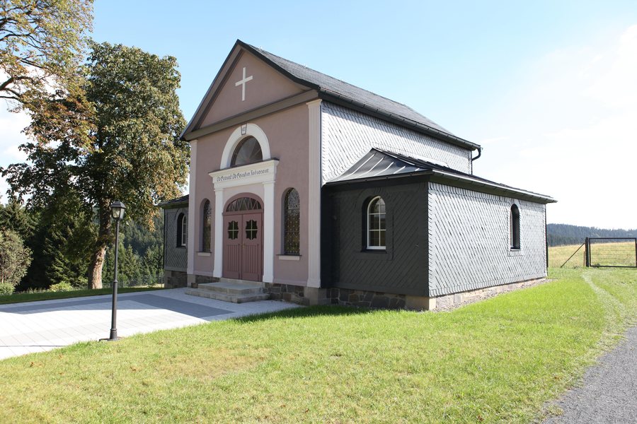 Feierhalle auf Friedhof in Judenbach