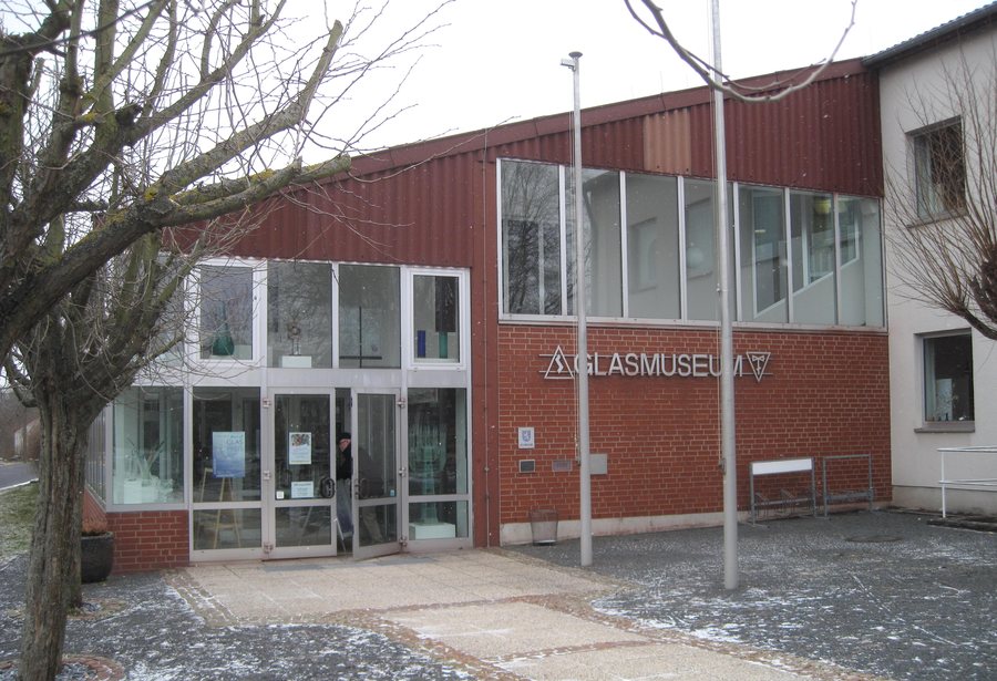 File:Immenhausen-AmBahnhof3-Glasmuseum2-Asio.JPG