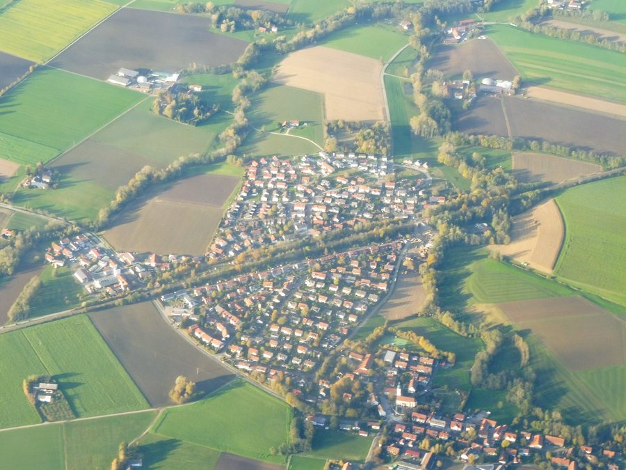 File:Walpertskirchen.jpg