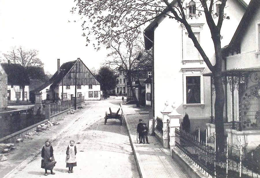 File:Kirchplatz Steinhagen., um 1905, Gr 7.jpg