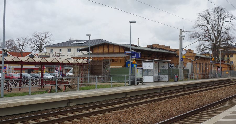 File:Bahnhof Bestensee 2019 SE.jpg