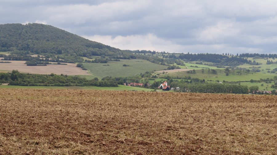 File:Rhönblick - Gerthausen südl Ri NO - Wohlmuthausen, Diesburg 01.JPG