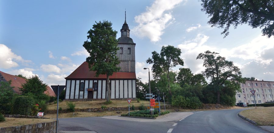 File:Taschenberg (Uckerland) 2018 Zentraler Platz.jpg