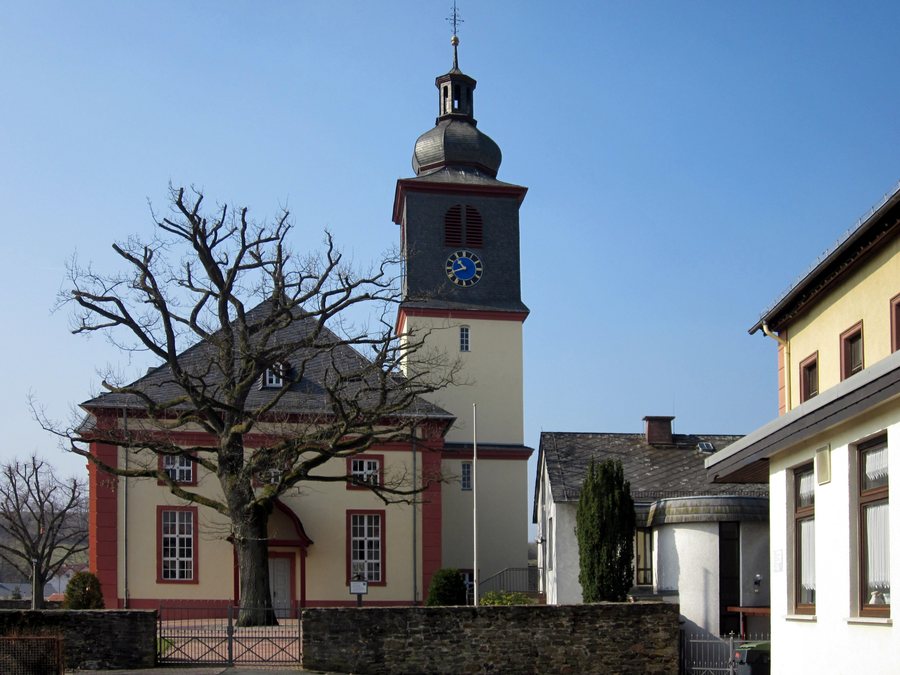 File:Evang Kirche Graevenwiesbach von Osten.jpg