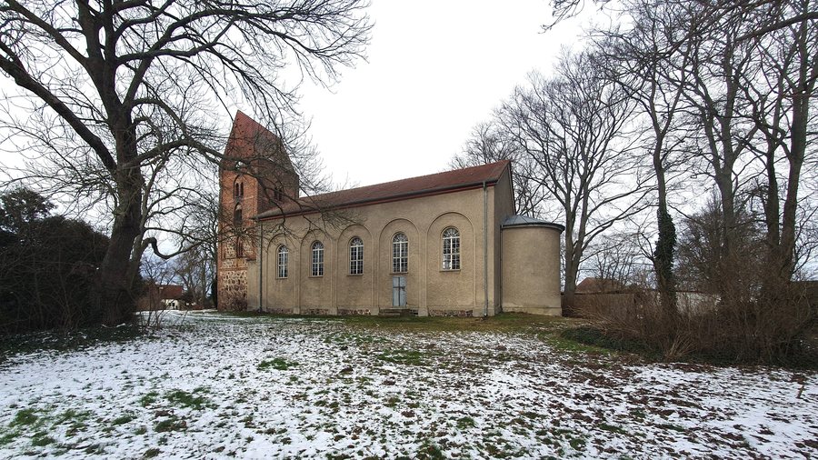 File:Dorfkirche Buschow 2024 Panorama SE.jpg